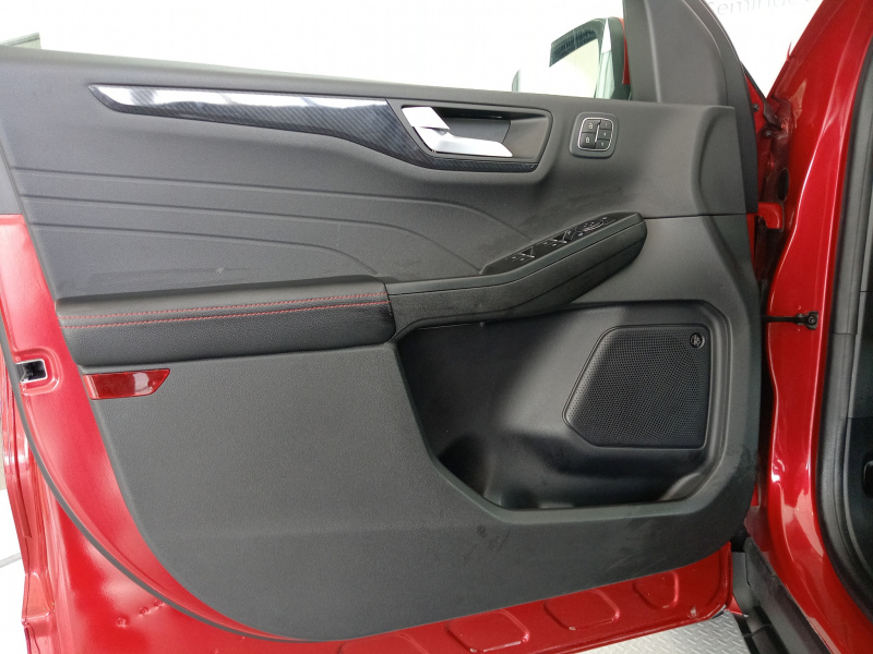 Ford Escape  5 pts. ST Line Elite, HEV, 2.5l, TA, piel, TP, f. niebla, RA-19, 4x4 (cambio de línea) 2023